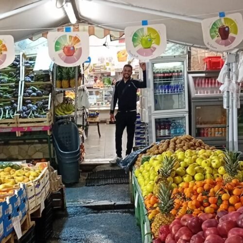 Costi alti e clienti in calo, ad Alessandria le difficoltà di chi vende frutta e verdura: “Rischiamo di chiudere”