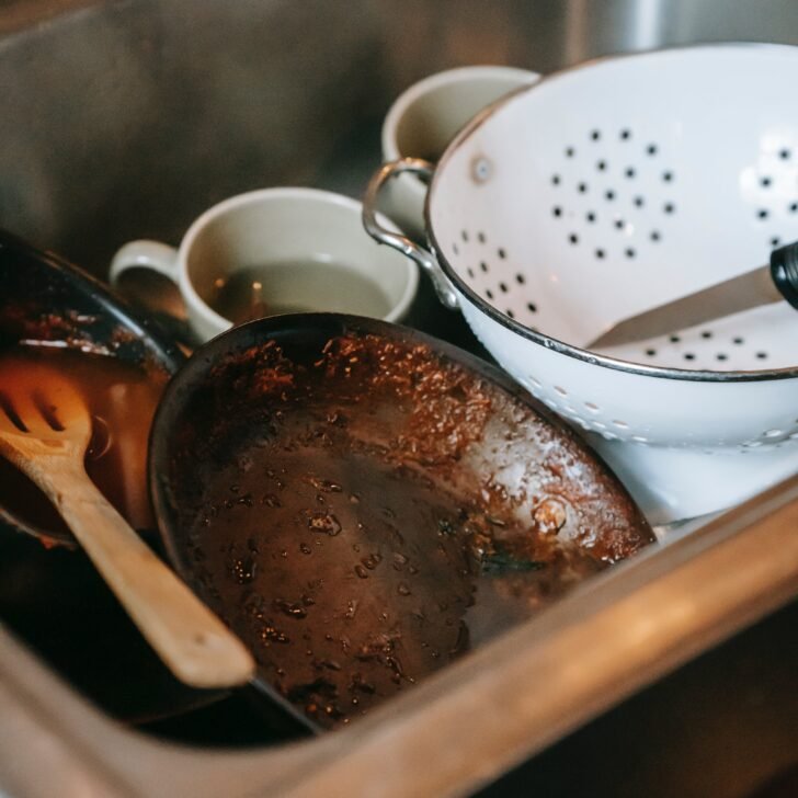Come pulire a fondo la cucina: i consigli di “Mammachepulito”