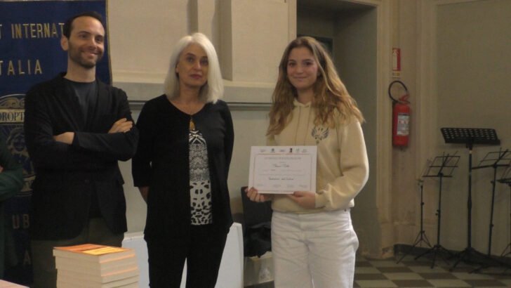 Al Liceo Eco premiate le vincitrici del Certamen dedicato alla professoressa Bruno: le foto dei partecipanti
