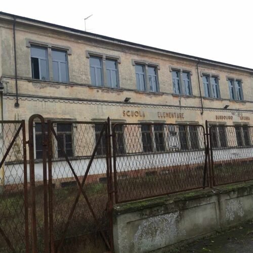 Vetri rotti nella ex scuola di Lobbi: le preoccupazioni del comitato “Vivere in Fraschetta”
