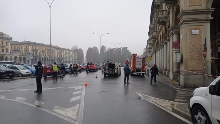 Fuga gas in piazza Garibaldi: l’intervento dovrebbe chiudersi entro fine pomeriggio