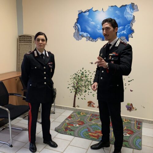 Perseguita la compagna da quando è incinta: Carabinieri scoprono i maltrattamenti e la salvano