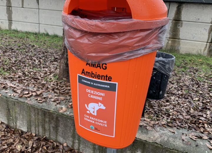 Dna cani contro i padroni che lasciano sporco: ad Alessandria se ne parla di nuovo ma già nel 2019 costava troppo
