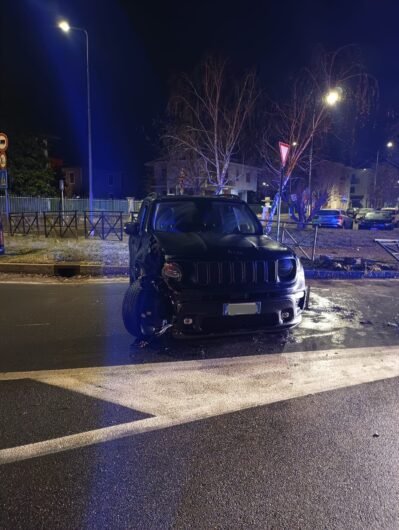 Incidente a Ovada: auto si cappotta in corso Saracco