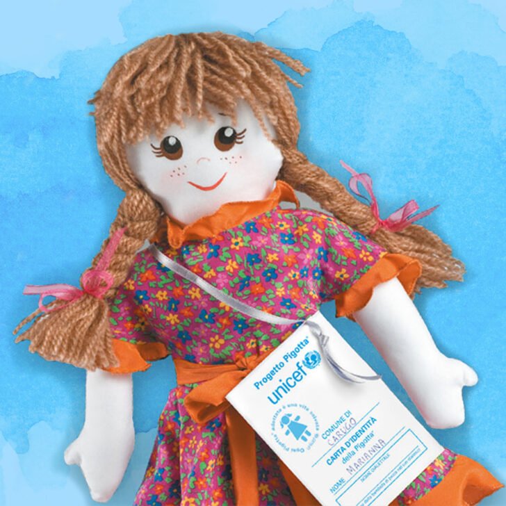 L’Unicef di Alessandria “porta in piazza” la Pigotta, la bambola che regala un futuro migliore ai bambini