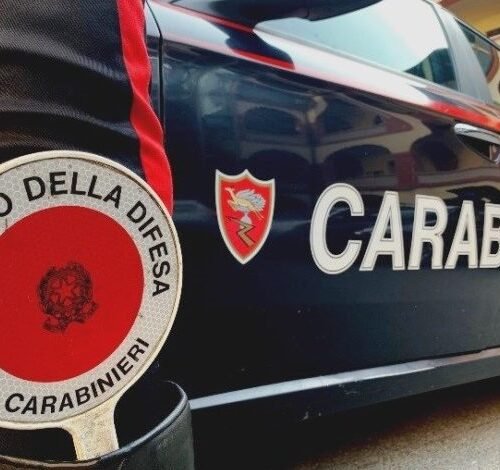 Minaccia e perseguita i genitori per soldi: arrestato dai Carabinieri