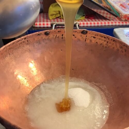 Come si fa il “Lacabòn”, il dolce tipico di Santa Lucia: “Bastano acqua, zucchero e miele”
