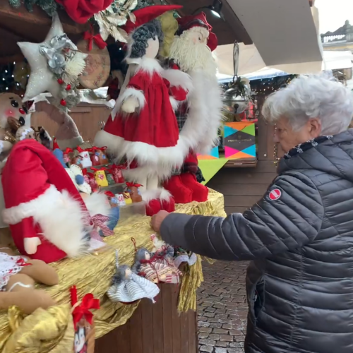 In piazza Marconi il mercatino per rendere più festoso il Natale in centro