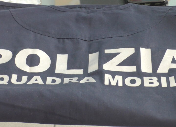 Controlli antidroga della Polizia nelle scuole superiori di Pavia: trovati sei grammi di hashish