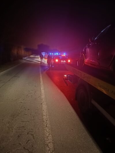 Incidente nella notte a Pontecurone. Automobilista perde controllo della vettura e finisce contro il guard rail