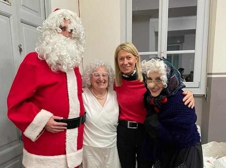 A Casal Cermelli festa con la Befana, Babbo Natale e la scrittrice Franca De Rossi
