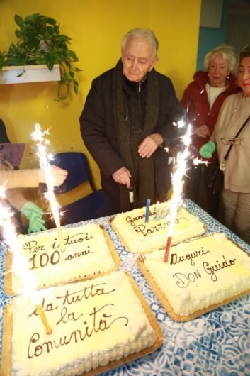 Festa a sorpresa per i 100 anni di Don Guido Ottria