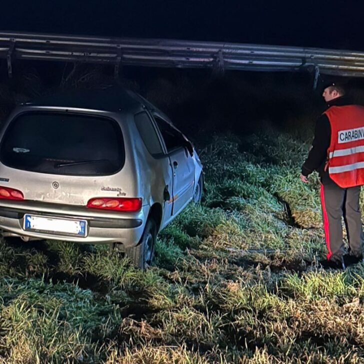 Auto finisce fuori strada a Castelnuovo Scrivia: il guidatore non è in gravi condizioni