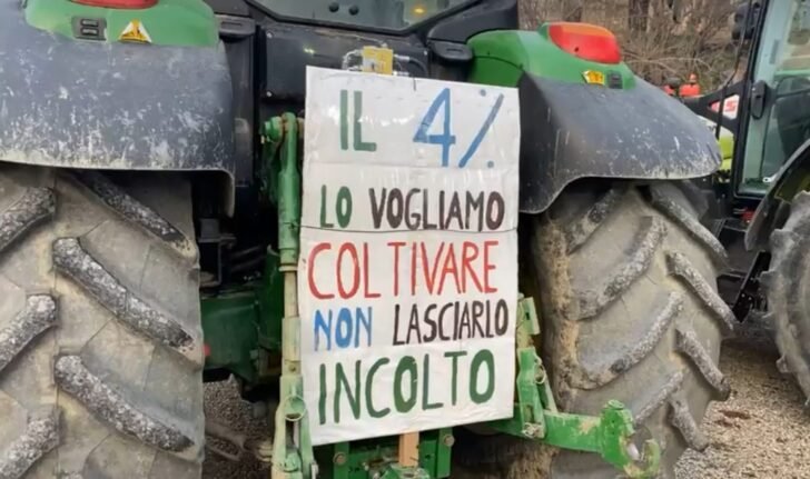 Voghera: il “popolo dei trattori” in corteo contro le politiche agricole europee (FOTO)