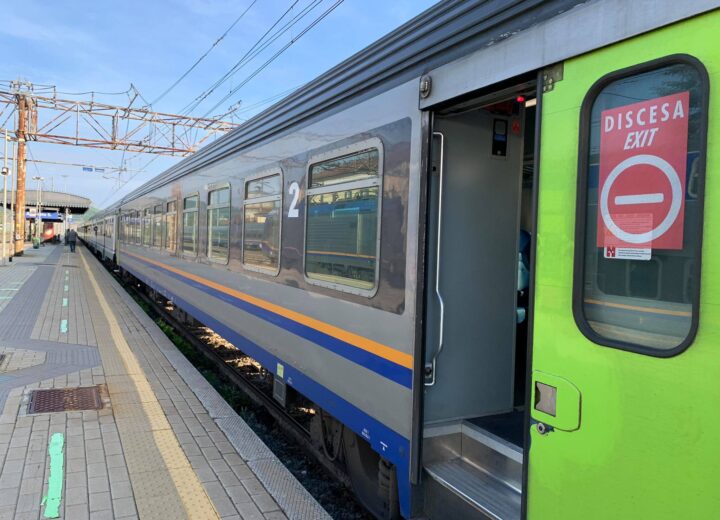 Capotreno accoltellato a Genova. Martedì sciopero e treni fermi 8 ore