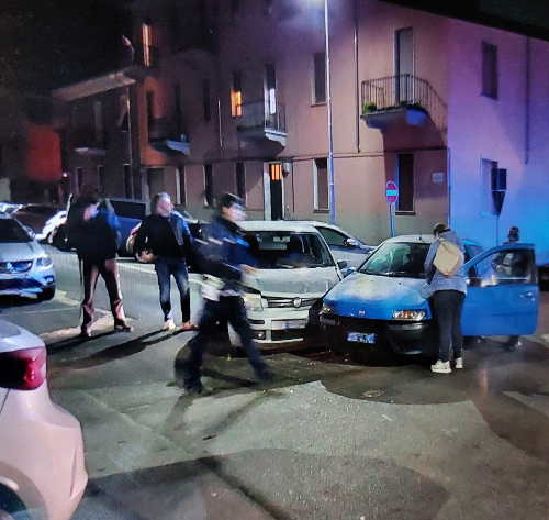 Incidente in via Rivolta ad Alessandria. Lievi ferite per uno degli automobilisti