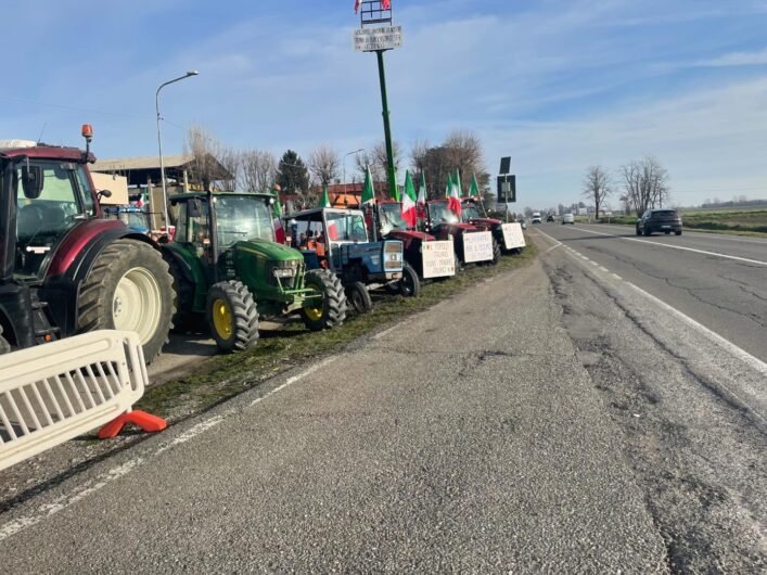 Sindaco di Tortona, presidente della provincia e Ornella Muti condividono la “protesta dei trattori”