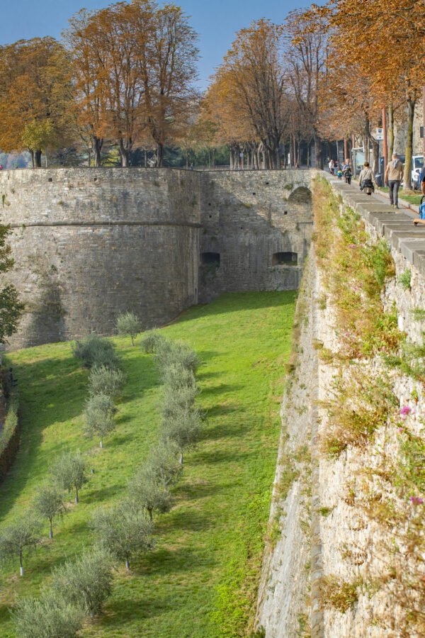 A spasso tra i Patrimoni Unesco. La suggestiva passeggiata lungo le Mura Venete di Bergamo