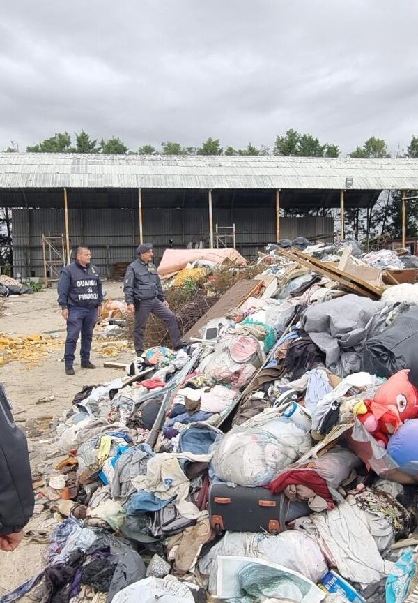 Scoperta discarica abusiva a Vigevano: oltre 2mila rifiuti pericolosi
