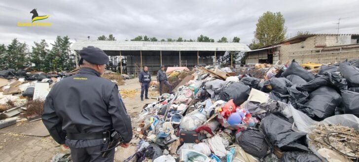 Scoperta discarica abusiva a Vigevano: oltre 2mila rifiuti pericolosi