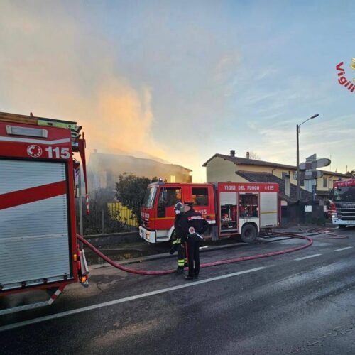 Incendio in una cascina a Gropello Cairoli. Una persona ferita