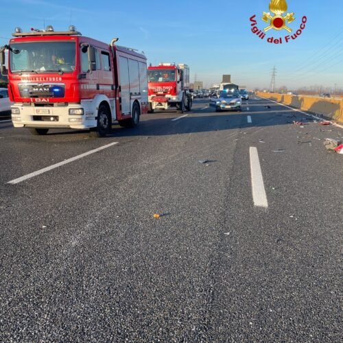 A4 Torino-Milano: scontro tra camion e auto all’uscita di Arluno, feriti due automobilisti