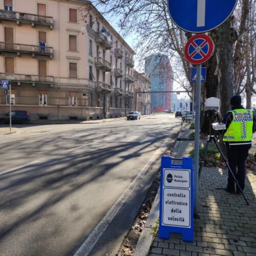Viale Tiziano: ieri i controlli della Polizia Locale con l’autovelox. In futuro si valuta un rilevatore fisso