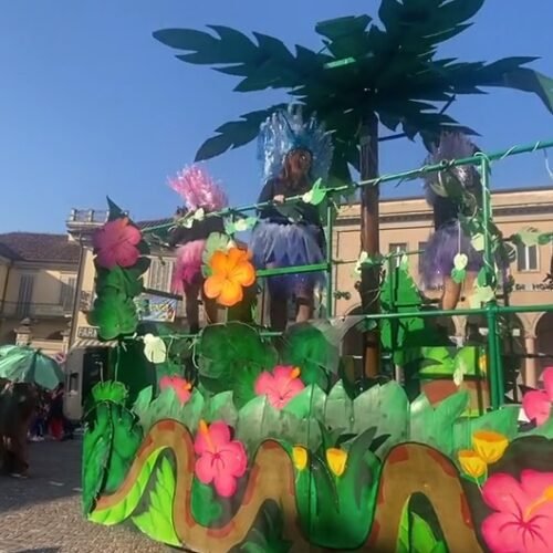 A San Salvatore Monferrato la sfilata dei carri di Carnevale