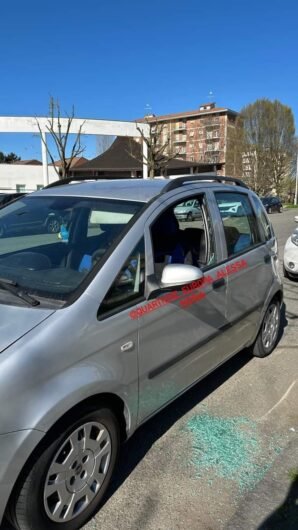 Altra auto con finestrino rotto: è successo al quartiere Europa