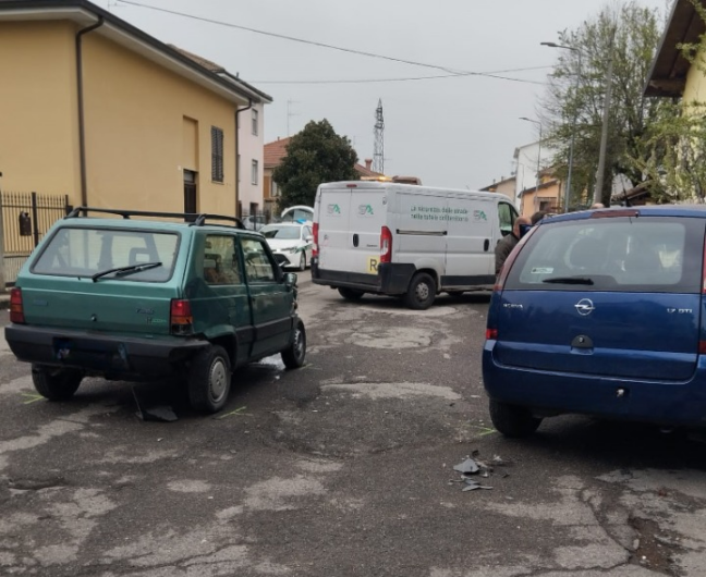 Incidente tra due auto a Novi Ligure: ferita lievemente una ragazza