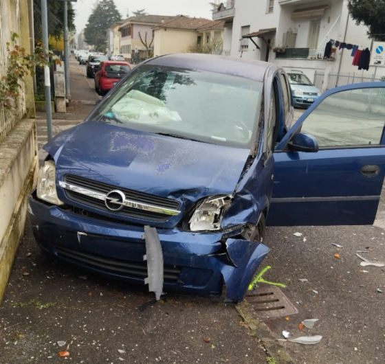 Incidente tra due auto a Novi Ligure: ferita lievemente una ragazza