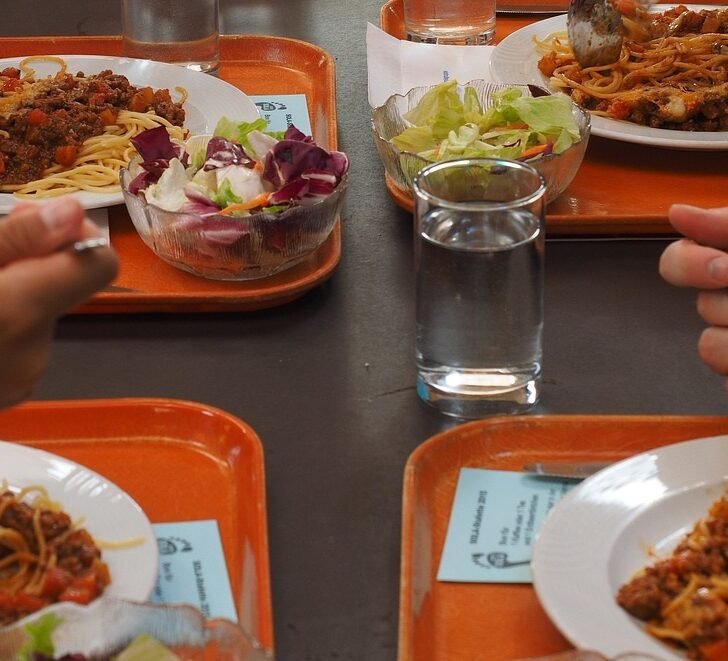 Mense scolastiche: anche nei prossimi anni i pasti potrebbero essere preparati fuori Alessandria