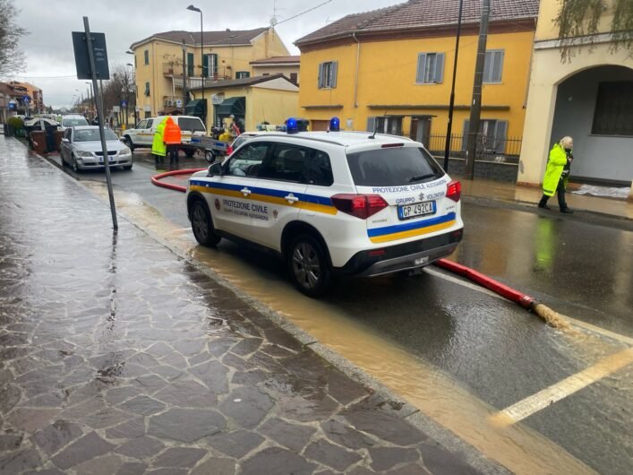 Maltempo: a Spinetta via Genova allagata e chiusa al traffico. Protezione Civile al lavoro
