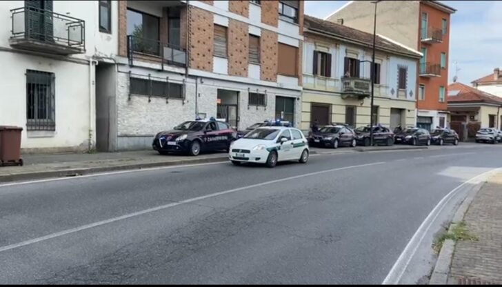 All’alba controlli dei Carabinieri e della Polizia Locale in una palazzina di via Giordano Bruno