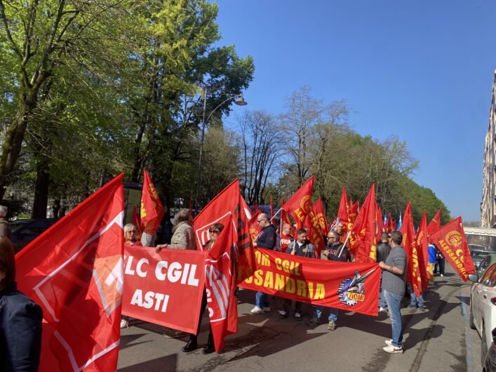 “Adesso Basta!”: Cgil e Uil sfilano per i diritti dei lavoratori