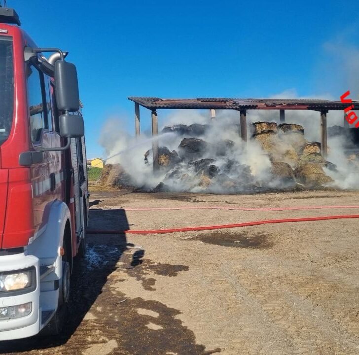 Incendio a Bargano di Villanova Sillaro: in fiamme un centinaio di rotoballe