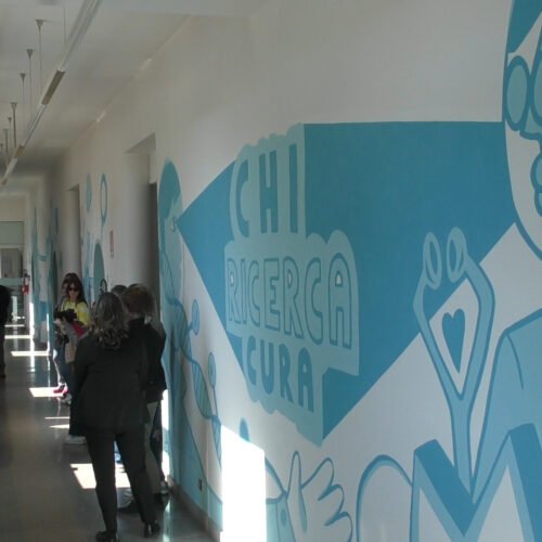 Un murale per valorizzare la ricerca: il Dipartimento dell’Ospedale di Alessandria premia l’arte di Lele Gastini
