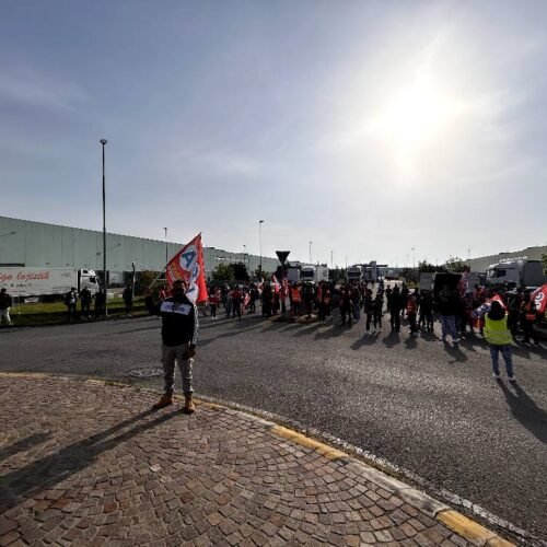 “Reddito e dignità per i lavoratori”: a Tortona lo sciopero della logistica