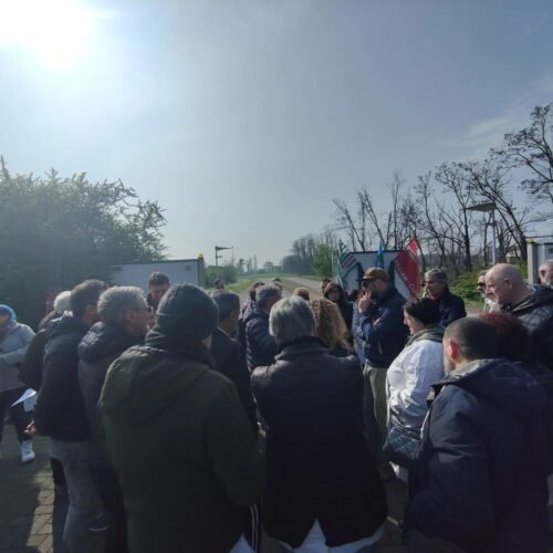 Vigevano: operai Fiscatech contro il trasferimento, bloccato un camion