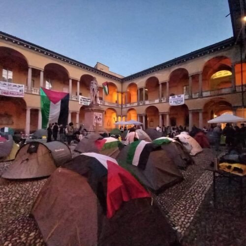 Anche oggi le tende all’Università di Pavia: continua l’accampada di solidarietà alla Palestina