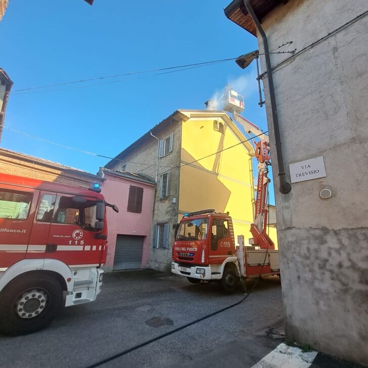 Incendio camino a Occimiano: Vigili del Fuoco al lavoro per 2 ore