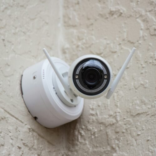 Più telecamere nei negozi pavesi: siglato il protocollo per la sicurezza