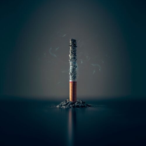 Focus spiega perché è difficile smettere di fumare e quanta dipendenza creino le sigarette elettroniche