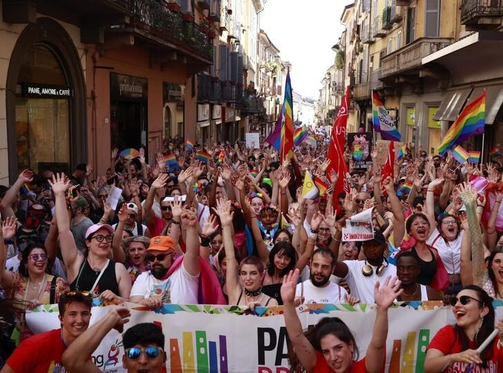 Pavia Pride: un migliaio di persone in corteo per i diritti Lgbt+