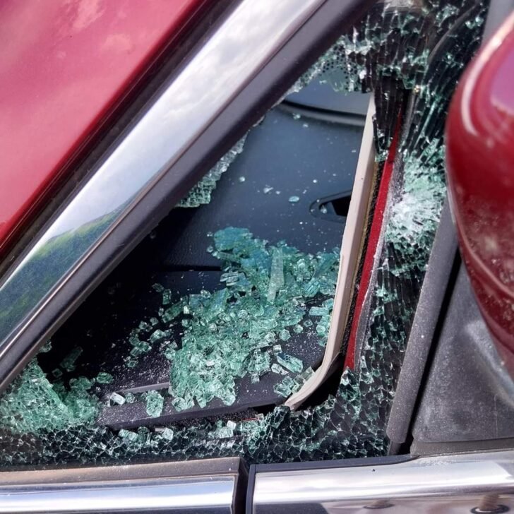 Auto prese di mira dai vandali a Cava Manara: la rabbia dei residenti