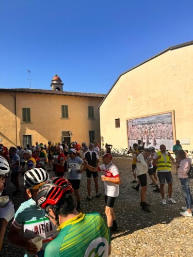 LaMitica: duecento ciclisti in vintage invadono Volpedo