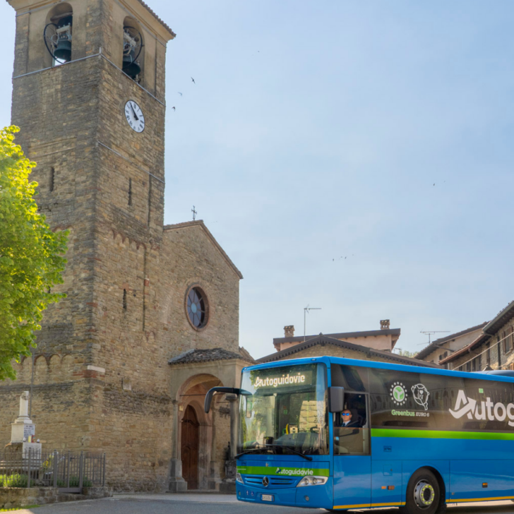 Viaggi in autobus per tutta l’estate con soli 30 euro: arriva il Summer Pass di Autoguidovie