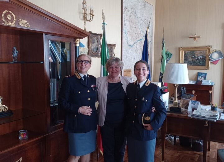 Il Prefetto De Carlini accoglie il nuovo comandante della Polizia Stradale di Pavia