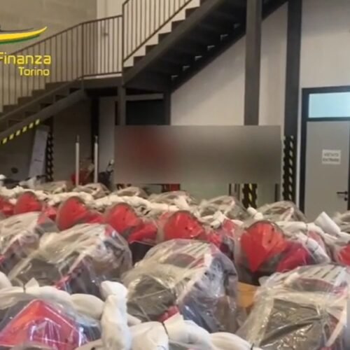 Sequestrati a Pavia oltre 1300 motoveicoli e 13 mila pezzi di ricambio spacciati per “Made in Italy”