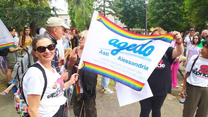 Tortona abbraccia tutti i colori con il primo Pride: le foto